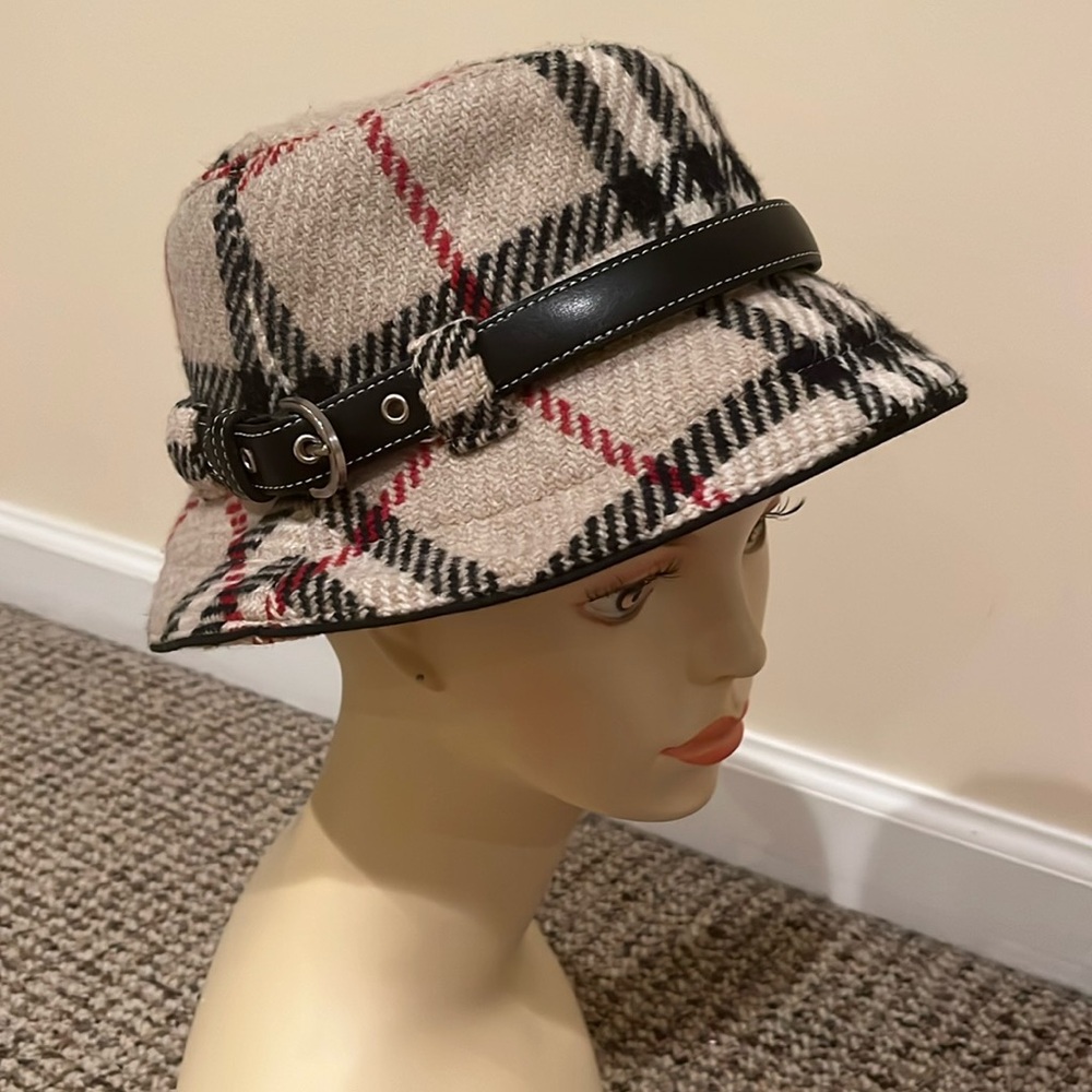 Preowned Burberry wool buckle hat